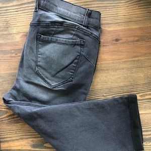 Black distressed capris